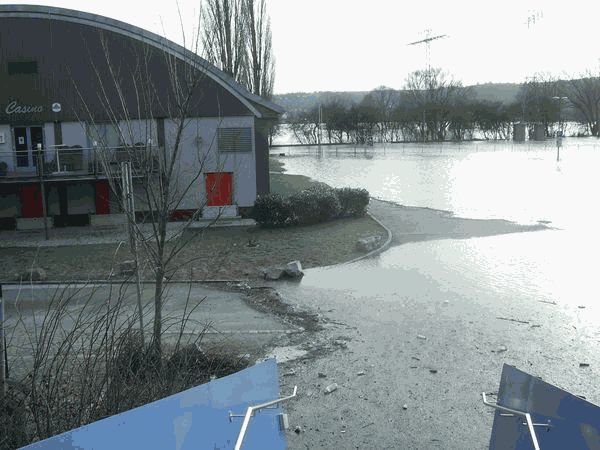 Elbhalle in der Flut 2011