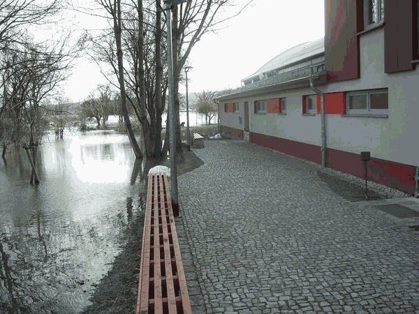 Elbhalle in der Flut 2011