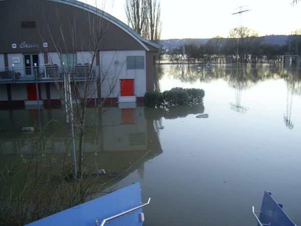 Bild vom 16.01.2011 - Flut an der Elbhalle
